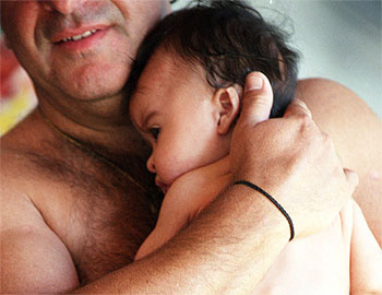 Pai que adotar criança sozinho poderá ter licença e salário durante 120 dias