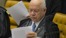 Teori libera denúncia contra Gleisi e Paulo Bernardo para julgamento pelo STF O ministro Teori Zavascki liberou para julgamento denúncia contra a senadora Gleisi Hoffmann e o ex-ministro Paulo Bernardo José Cruz/Agência Brasil