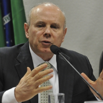 Aumento de gastos para educação pode 'quebrar' Estado, diz Mantega