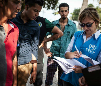 Total de migrantes que chegam à Grécia pelo mar aumenta 750% O Acnur está fornecendo serviços de tradução, informações legais e assistência básica aos migrantes. Foto: Acnur