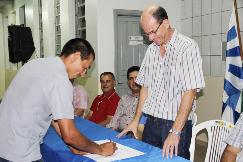 Empreendimentos no município estão sendo incentivados pela Prefeitura Municipal Empresário Vanderlei Oliveira recebeu incentivos para o montar um minimercado no município.