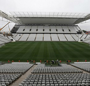 Dilma Rousseff 'inaugura' Arena Corinthians hoje quinta-feira Inauguração oficial, segundo o clube, acontece no sábado, no amistoso com veteranos do clube - Nilton Fukuda/Estadão - 15/4/14