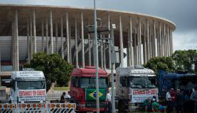 Caminhoneiros de todo o país chegam a Brasília em protesto contra os preços do frete, pedágios e óleo diesel / Marcelo Camargo/Agência Brasil