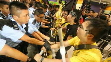 Hong Kong: China reitera apoio ao governo local no controle das manifestações
