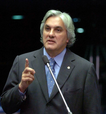 Delcídio vai cumprir os compromissos assumidos com os pr  efeitos de MS.