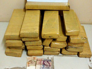 Homem tinha em sua mala mais de 22 quilos demaconha / Foto: Polícia Militar