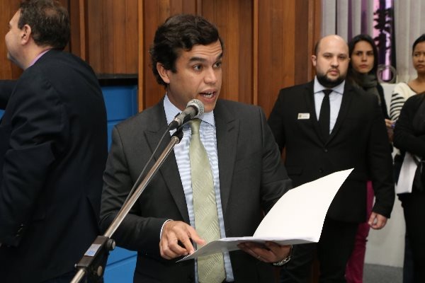 Projeto de lei regulamenta sobre os materiais escolares de uso coletivo Proposta é de autoria do deputado Beto Pereira