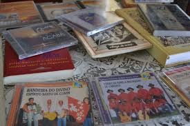 CD's de todos os músicos que passaram pela história de Mato Grosso do Sul estão na casa de Moacir. 