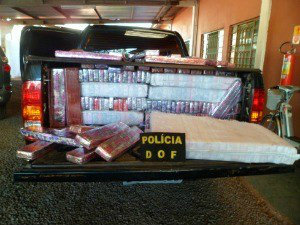 Policiais apreendem caminhonete com mais deuma tonelada de maconha (Foto: Divulgação/DOF)