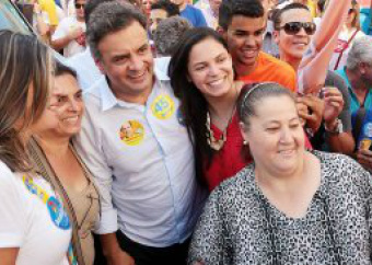 Aécio promete 'desnudar' rivais em debate da Globo Aécio promete 'desnudar' rivais em debate da Globo
