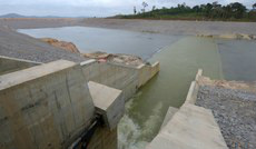 Abertura do vertedouro do canal intermediário de Belo Monte