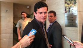 Sérgio Moro pede ajuda internacional para ouvir testemunhas da Lava Jato Juiz Sérgio Moro quer que os depoimentos sigam a convenção da ONU contra a corrupção / Akemi Nitahara/Agência Brasil