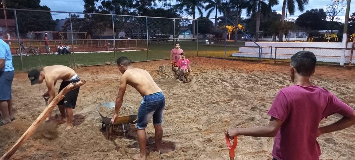 Projeto “Amigos da Comunidade”, do vereador Odil, beneficia escola e associações Projeto Amigos da Comunidade sendo realizado na vila Limeira / Foto: Sergio Ribas/Limeira News