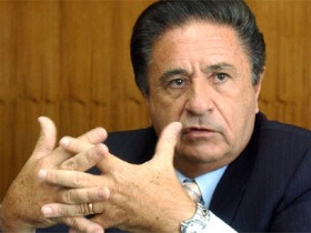 Ex-presidente argentino Eduardo Duhalde anuncia que disputará sucessão de Cristina Kirchner Ex-presidente argentino Eduardo Duhalde anuncia que disputará sucessão de Cristina Kirchner