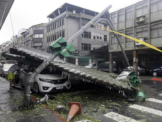Tufão Soudelor atinge Taiwan, fazendo pelo menos duas mortes Tufão Soudelor atinge Taiwan, fazendo pelo menos duas mortes