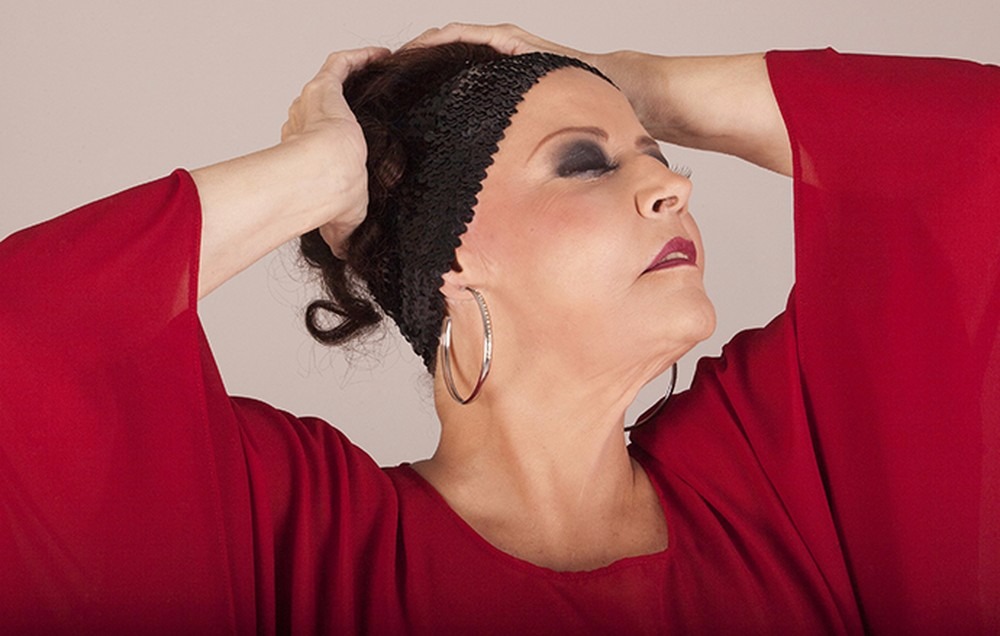 Cantora Célia morre aos 70 anos em SP Cantora Célia foi revelada no programa de TV Um instante, maestro! (Foto: Divulgação/Jair de Assis)