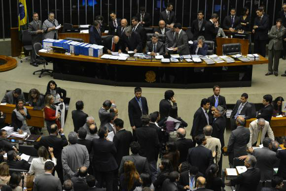 Senado aprova projeto que muda regra para fusão de partidos projeto estabelece que partidos políticos com menos de cinco anos de criação não podem fazer fusões com outras legendas / Foto: Divulgação