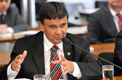 Senadores pedem integração de esforços para combate ao 'crack' Senadores pedem integração de esforços para combate ao 'crack'