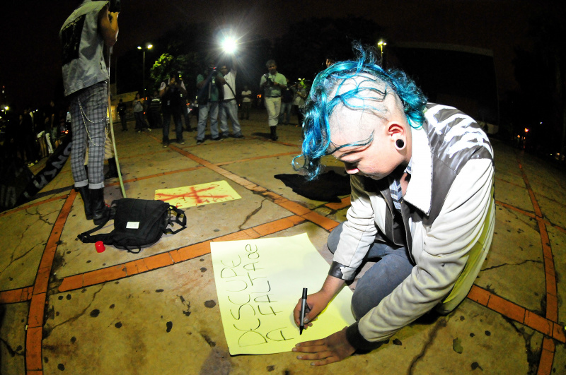 Organizadores definiram ontem, na Praça do Rádio, os últimos ajustes (foto: Álvaro Rezende / Correio do Estado)