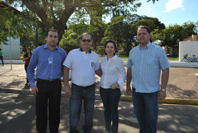 Juliano Moraes de Carvalho, gerente do Branco do Brasil, Silvio Vidal, gerente da Agenfa, Flávia Rosa dos Santos, gerente regional do Sebrae e o presidente da ACIA, Wesley Nogueira (Lelo). Foto: Moreira Produções.