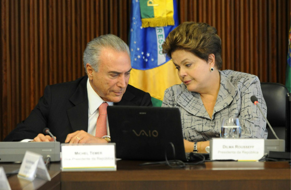 Dilma reúne-se neste domingo com Temer e ministros da coordenação política E/D-Vice-presidente Michel Temer (PMDB) e a presidenta da república, Dilma Roussef (PT) / Foto: Divulgação