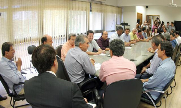 O encontro com os deputados aconteceu na manhã desta segunda-feira (26) / Foto: Chico Ribeiro