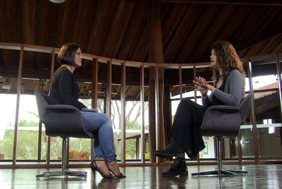 "Encarar o mundo como transexual é um ato de coragem”, diz Taya Carneiro Presidente da União Libertária de Travestis e Mulheres Transexuais no Distrito Federal, Thaya Carneiro, é a entrevistada do programa Conversa com Roseann Kennedy TV Brasil