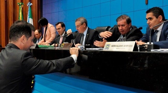 Três propostas foram aprovadas na Ordem do Dia.