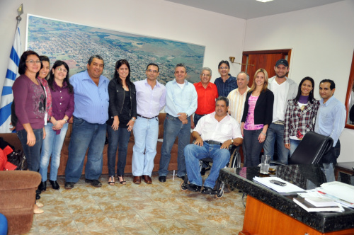 Prefeito, vereadores e os novos conselheiros tutelares.