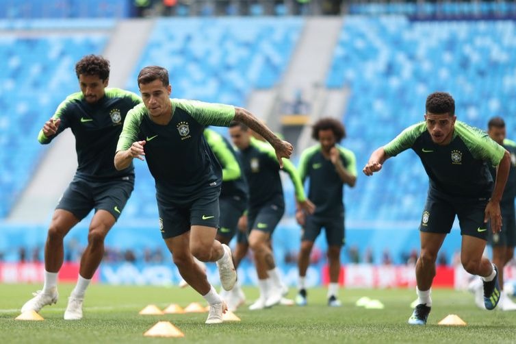 Seleção brasileira faz treino de preparação para enfrentar Costa Rica. Em primeiro plano, o meia Coutinho / Foto:  Lucas Figueiredo/CBF