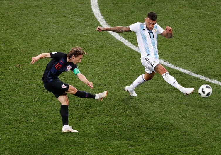 Argentina e Croácia. Luka Modric, da Croácia, marca o segundo gol da equipe. - Carlos Barria/Reuters