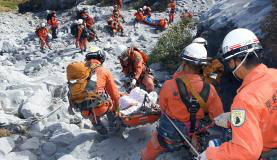 Japão retoma buscas por vítimas de erupção de vulcão