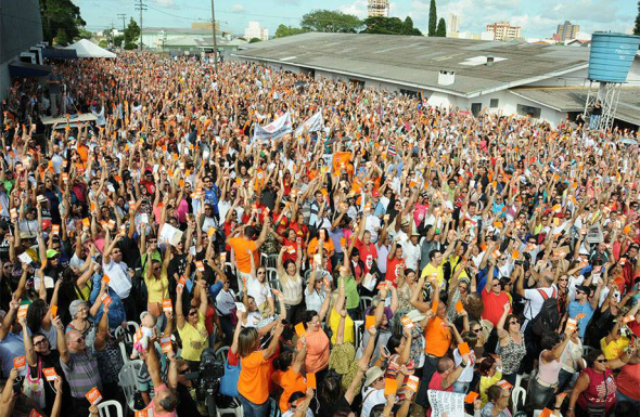 Professores do Paraná decidem continuar em greve Em assembleia na manhã desta quarta-feira (4) os professores decidiram manter-se em greve / Foto: Divulgação