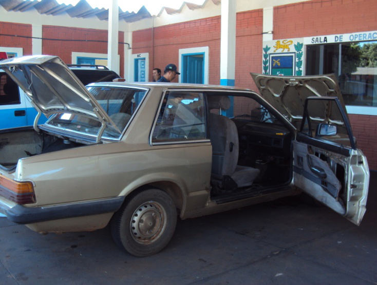 3ª CIPM apreende carro com 88kg de maconha e prende “batedor”