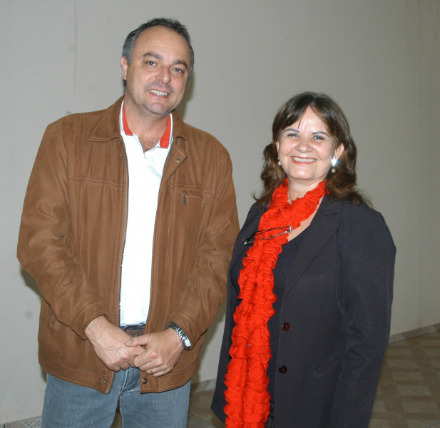 Edson de Castro, vice-presidente da ACIA e Maria Margarida Fernandes Maciel, consultora terceirizada do Sebrae. 