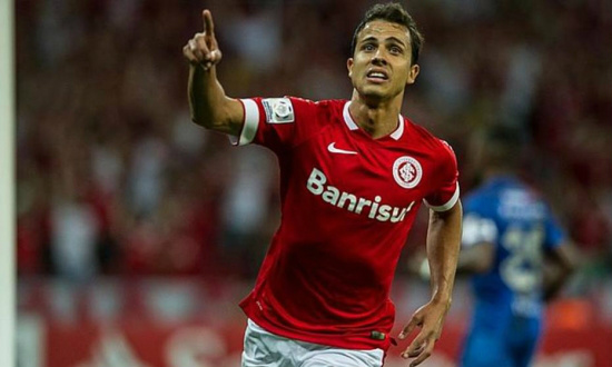 Inter reage após vaias e vira sobre o Emelec pela Copa Libertadores Nilmar comemora o primeiro gol da partida