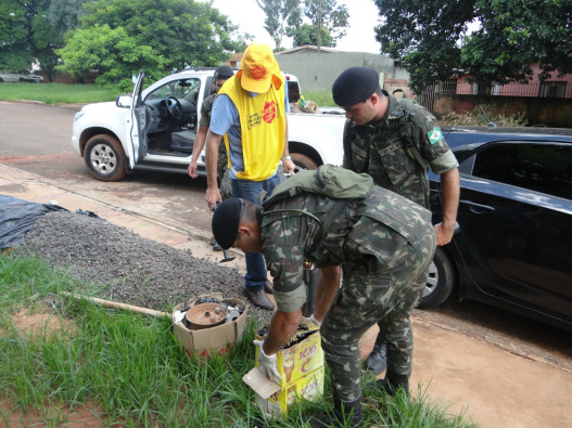 17º Regimento de Cavalaria Mecanizado participou do Dia Nacional do Esclarecimento para o combate aos focos do mosquito transmissor da Dengue, Febre Chikungunya e Zika Vírus na cidade de Amambai / Foto: Assessoria