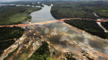 Desmatamento indireto causado por Belo Monte pode atingir até 5.100 km² em 20 anos, diz estudo