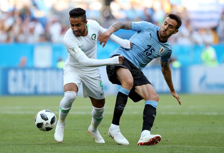Quatro seleções já estão classificadas para a próxima fase da Copa O Uruguai venceu seus dois jogos e é uma das quatro seleções já classificadas para a próxima fase da Copa. Na foto, jogo contra a Arábia Saudita -Marko Djurica/Reuters