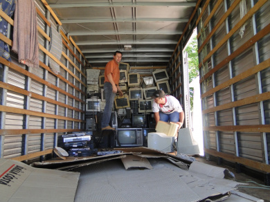 Prefeitura de Amambai envia “lixo eletrônico” coletado para reciclagem foram encaminhados aproximadamente 5.000 quilos de material recolhido durante a campanha “Lixo eletrônico, o que fazer com ele?”.