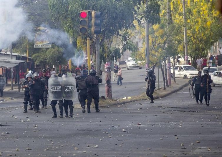 Pelo menos 212 pessoas morreram em protestos na Nicarágua, diz OEA Protestos na Nicarágua perduram desde abril - (EFE/Jorge Torres