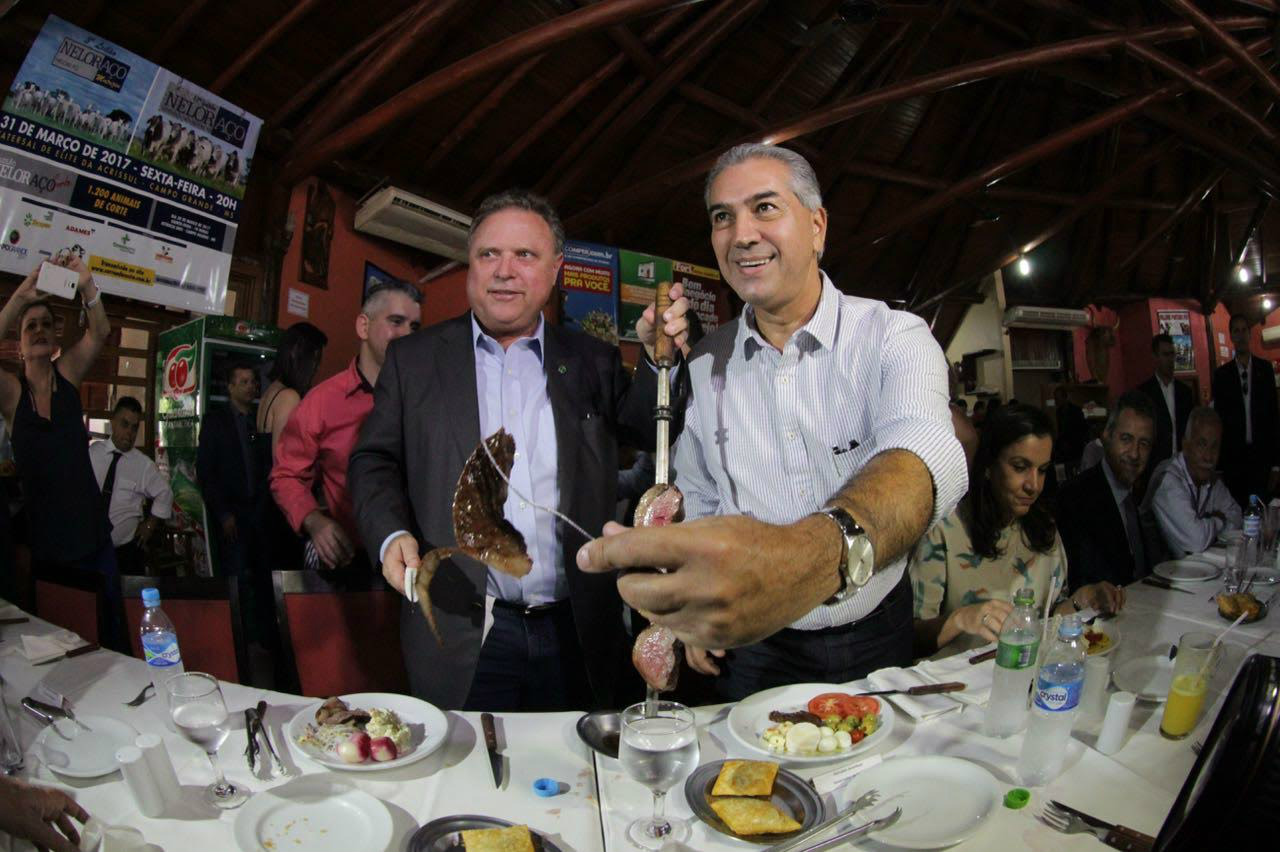 MS tem carne de excelência Reinaldo Azambuja e Blairo Maggi em almoço com autoridades e jornalistas para atestar qualidade da carne de MSFoto: Divulgação