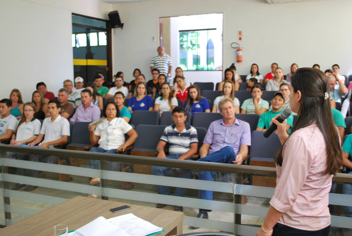 Secretaria de Saúde de Aral Moreira prestou contas em audiência pública Secretária de saúde, Elaine Aparecida Soligo, coordenou a audiência de prestação de contas. Foto: Joelso Gonçalves/ Aral Moreira News