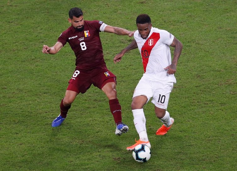 Colômbia vence Argentina por 2 x 0 na estreia na Copa América Peru e Venezuela se enfrentam na Arena do Grêmio, em Porto Alegre - Reuters/Diego Vara/Direitos Reservados