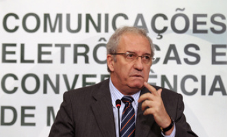 Decisão sobre projeto de convergência e regulamentação da mídia deve ficar para Dilma Decisão sobre projeto de convergência e regulamentação da mídia deve ficar para Dilma