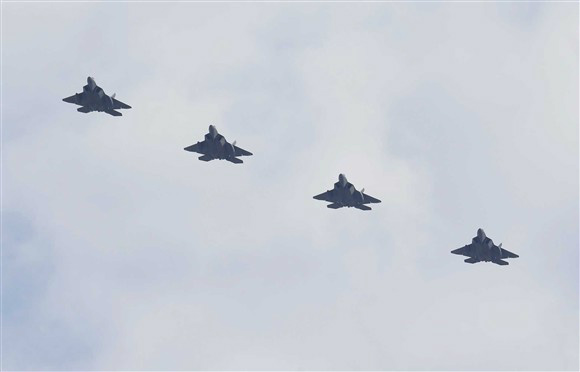EUA enviam quatro caças F-22 para a Coreia do Sul