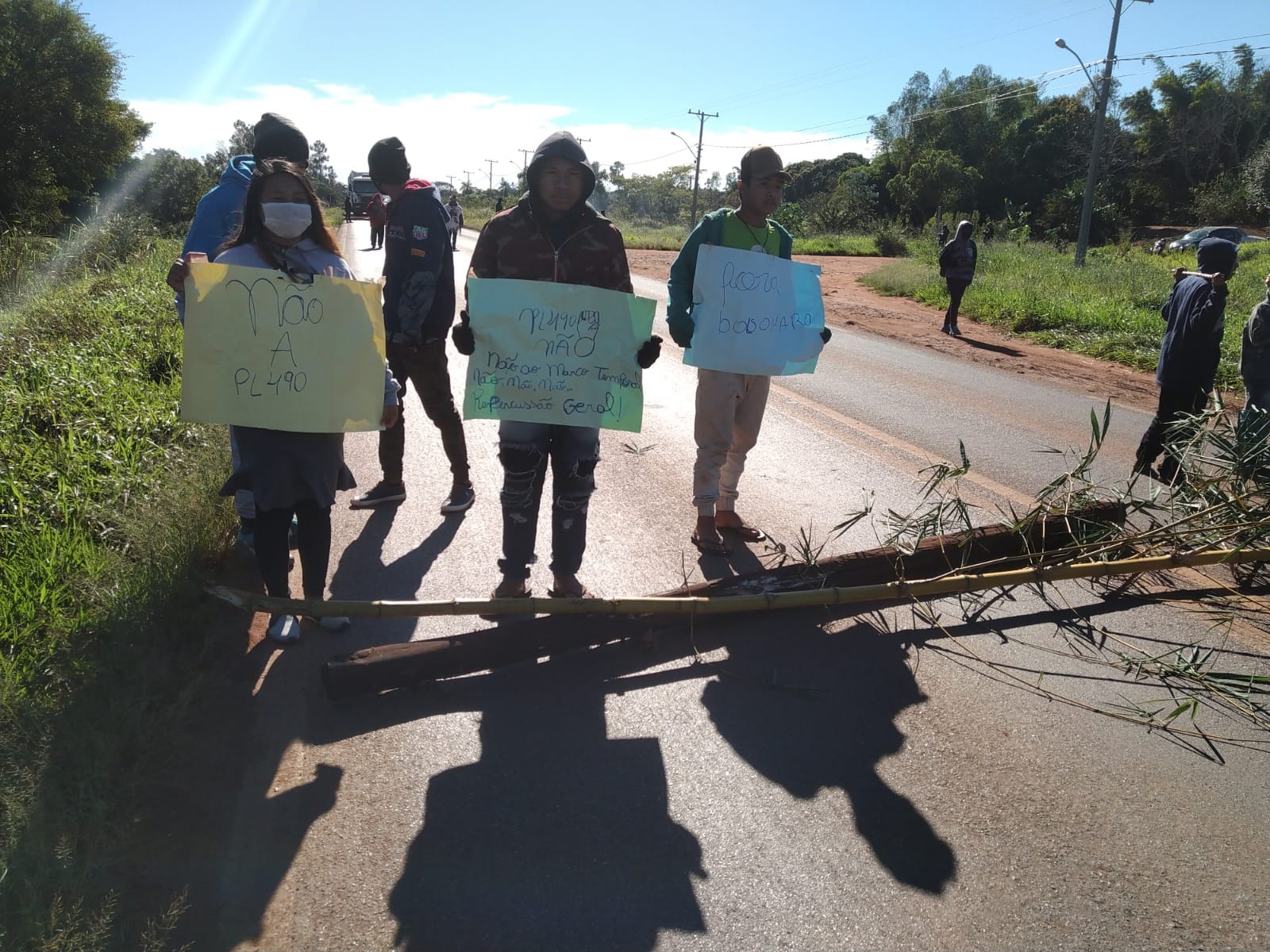 Manifestação dos moradores da Aldeia Limão Verde / Foto: Amambai Notícias