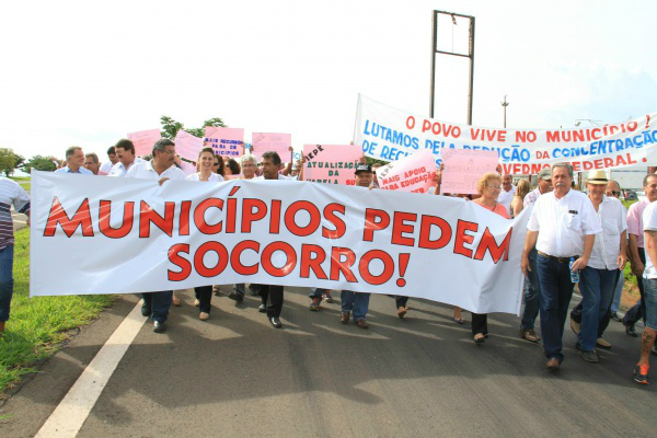 Protesto contra a crise fecha 90% das prefeituras de MS Protesto contra a crise fecha 90% das prefeituras de MS