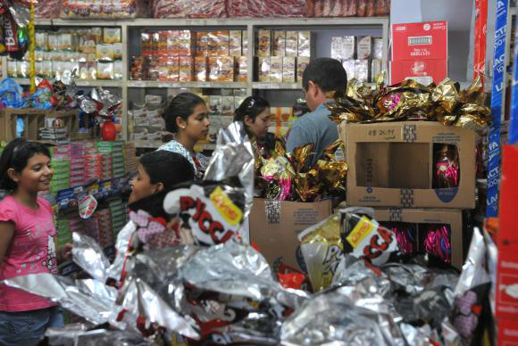 Vendas na Páscoa devem crescer 1,3% Com a chegada da páscoa, procura de ovos de chocolate aumenta em lojas e supermercados. Vendas devem crescer 1,3%