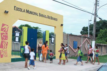 Alunos da rede pública de ensino de Corumbá terão direito a passe do estudante Alunos da rede pública de ensino de Corumbá terão direito a passe do estudante
